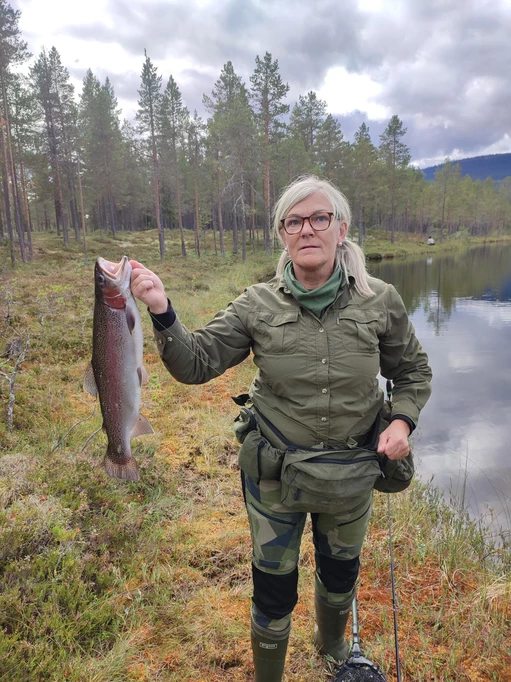 Privat tjärn med stor fisk